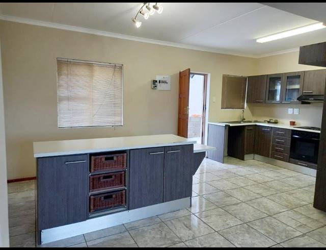 3 BEDROOM APARTMENT RENTED IN MALABAR